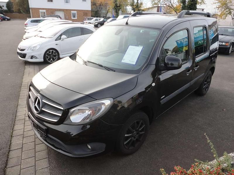Dravitschwarz metallic Gebraucht 2016 Mercedes Citan 111 Edition Kombi | 6.500 € (Guter Preis) - Bild 1/4