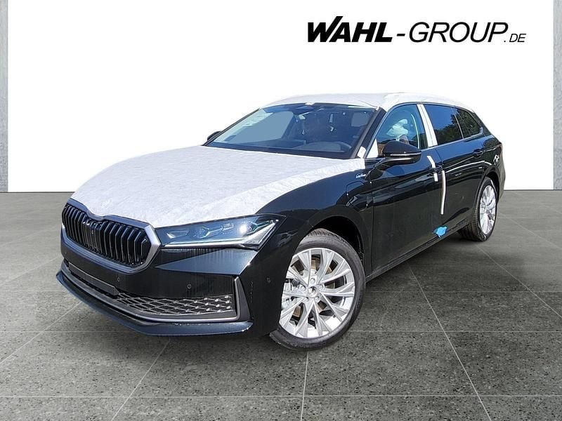 Schwarz Neu 2025 Skoda Superb LAURIN & KLEMENT Kombi | 50.985 € (Guter Preis) - Bild 1/4