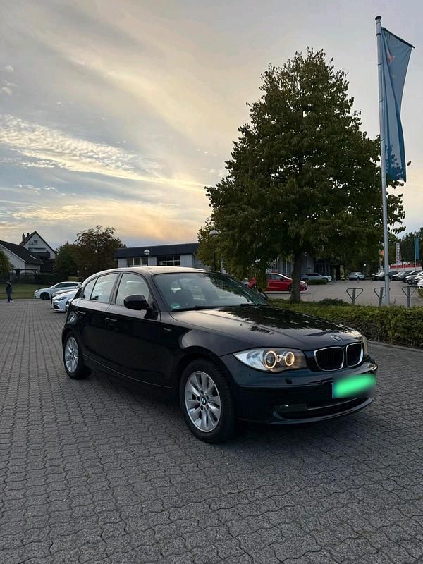 Gebraucht BMW 120 177 PS (130 kW) 2010 Schwarz Kleinwagen