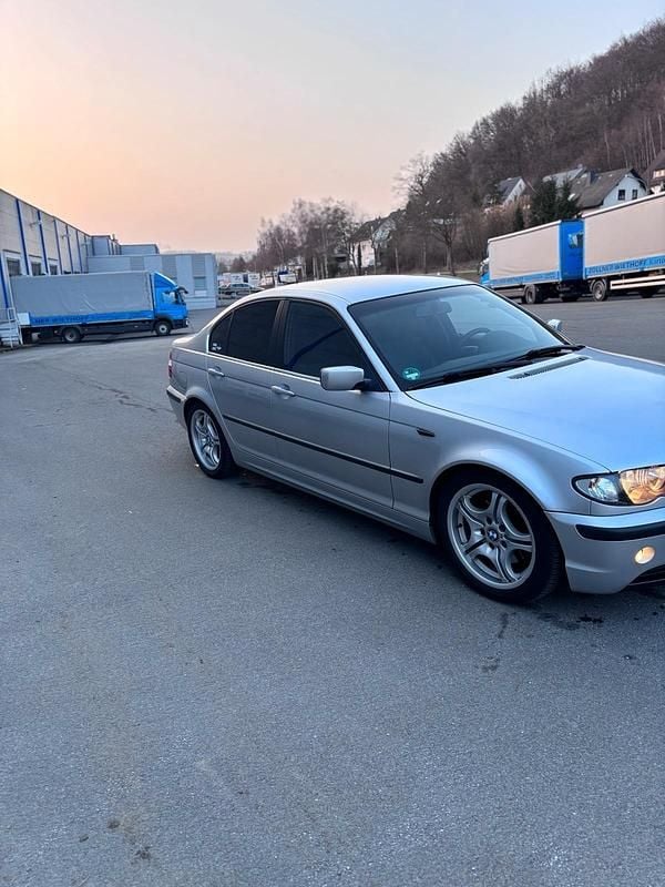 Gebraucht BMW 325 192 PS (141 kW) 2002 Silber Limousine