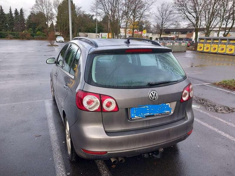 Grau Gebraucht 2010 VW Golf VI Comfortline Kleinwagen | 9.399 € (Teuer) - Bild 1/4