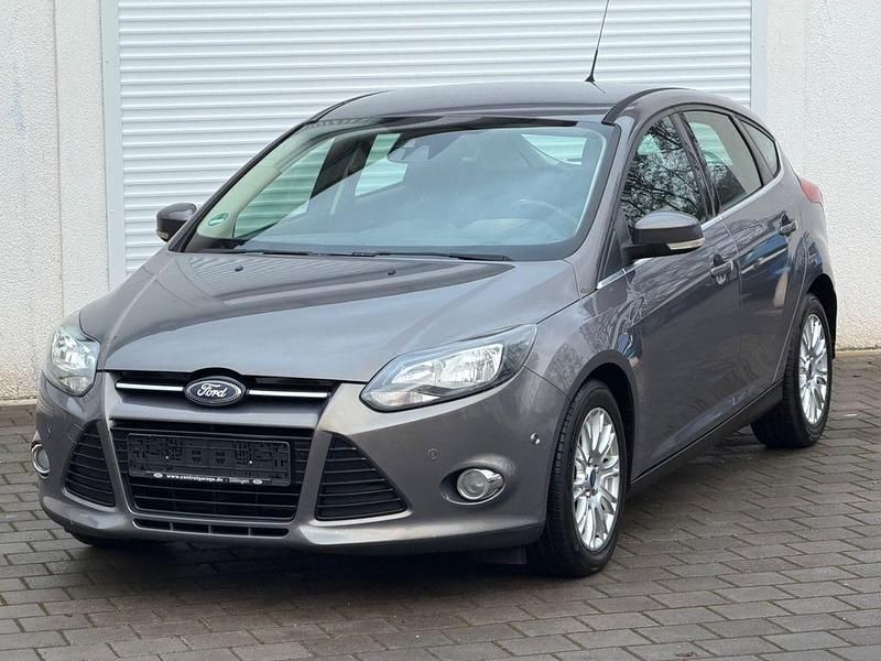 Braun Gebraucht 2011 Ford Focus Titanium Limousine | 2.999 € (Superpreis) - Bild 1/4