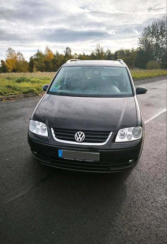 Schwarz Gebraucht 2004 VW Touran Van / Kleinbus | 4.299 € (Teuer) - Bild 1/4