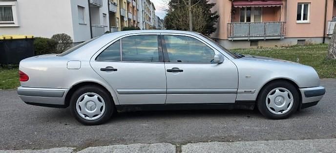 Gebraucht Mercedes E220 102 PS (75 kW) 1999 Grau Limousine