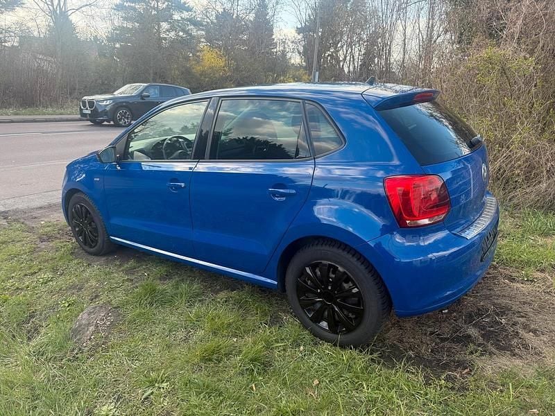 Gebraucht VW Polo 80 PS (58 kW) 2012 Blau Kleinwagen
