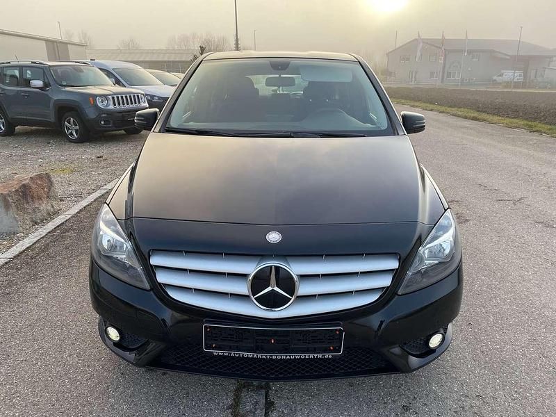 Gebraucht Mercedes B200 136 PS (100 kW) 2014 Schwarz Kleinwagen