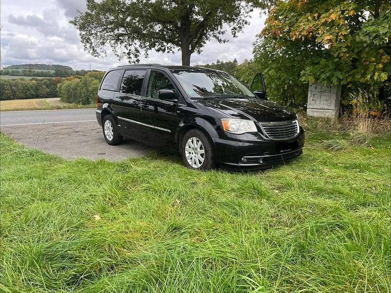 Schwarz Gebraucht 2013 Chrysler Voyager Van | 9.800 € (Fairer Preis) - Bild 1/4