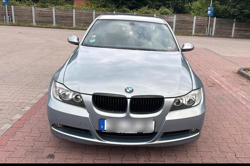 Silber Gebraucht 2007 BMW 318 Limousine | 4.000 € (Guter Preis) - Bild 1/4