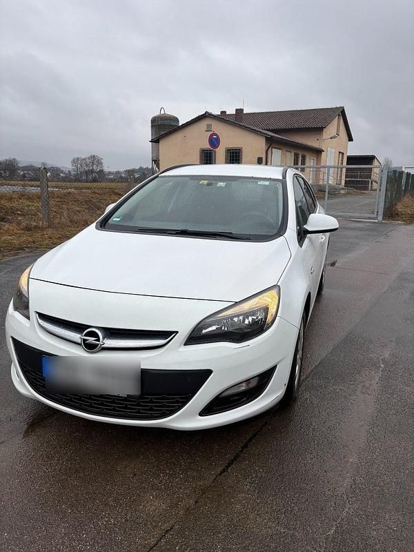 Gebraucht Opel Astra 165 PS (121 kW) 2015 Weiß Kombi