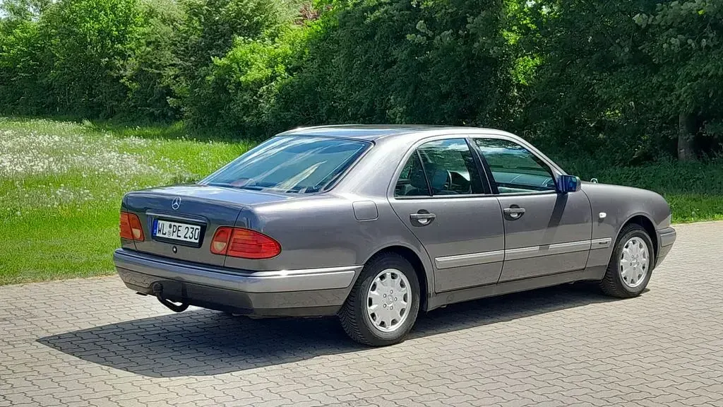 Gebraucht Mercedes E230 Classic 150 PS (110 kW) 1997 Limousine