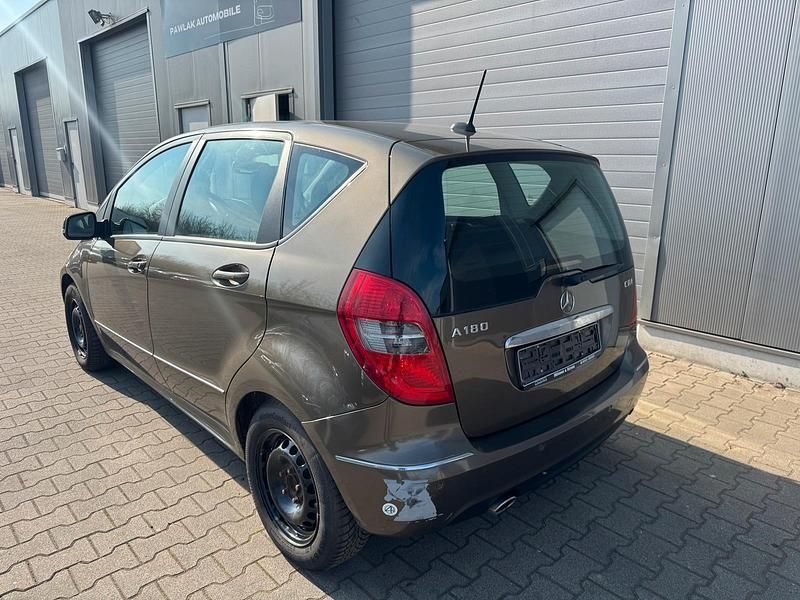 Gebraucht Mercedes A180 109 PS (80 kW) 2009 Braun Kleinwagen