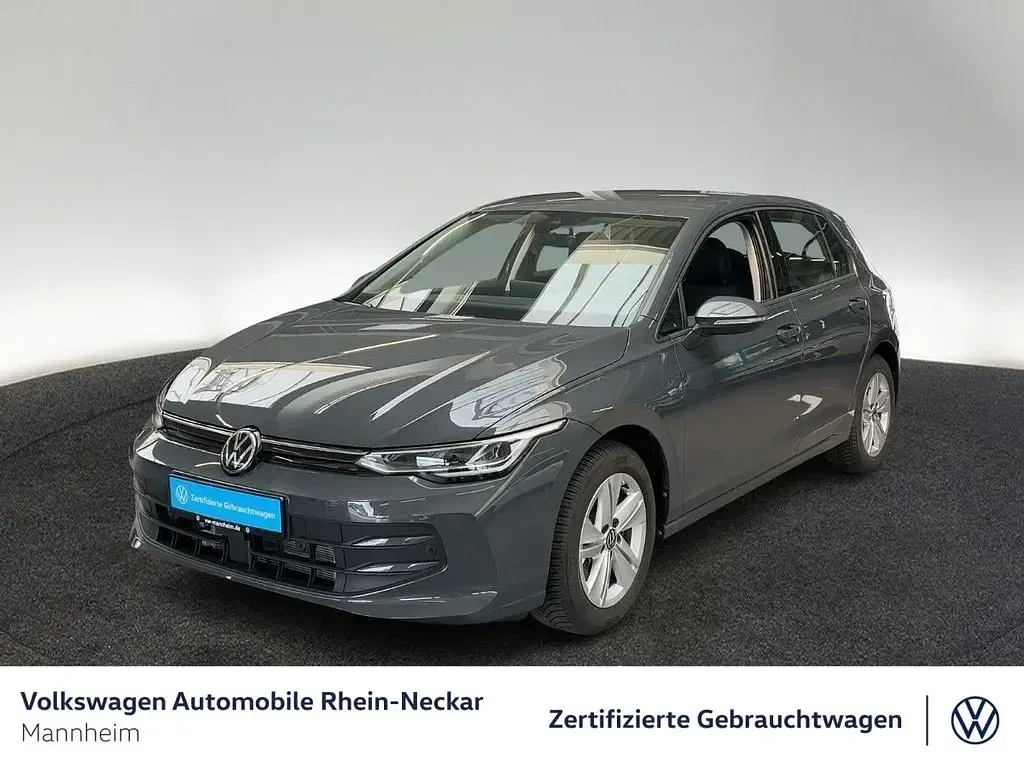 Gebraucht VW Golf VIII Life 116 PS (85 kW) 2024 Grau Limousine