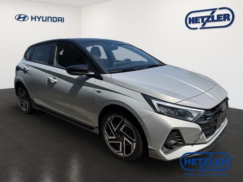 Neu Hyundai i20 N Line 101 PS (74 kW) 2025 Lumen grey/ phantom black / mi Limousine