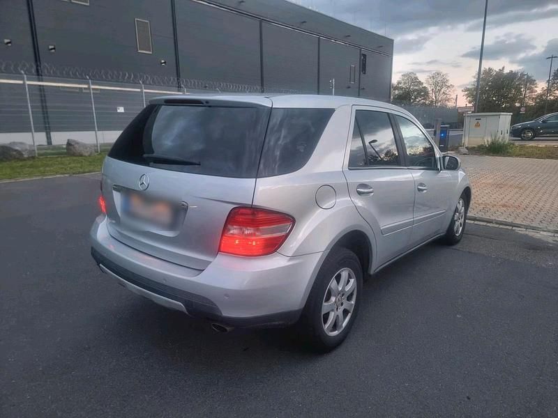 Gebraucht Mercedes ML320 224 PS (164 kW) 2008 Silber SUV