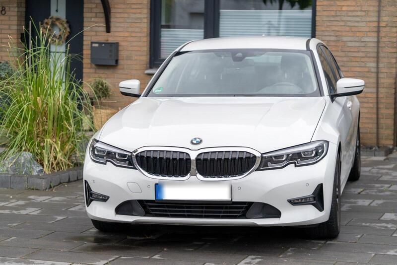 Weiß Gebraucht 2019 BMW 318 Limousine | 19.900 € (Fairer Preis) - Bild 1/4