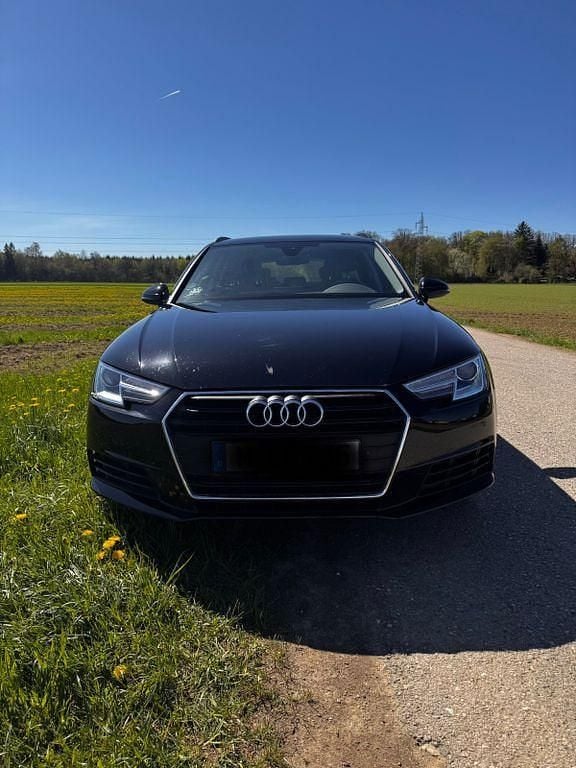 Gebraucht Audi A4 Basis 150 PS (110 kW) 2017 Schwarz Kombi