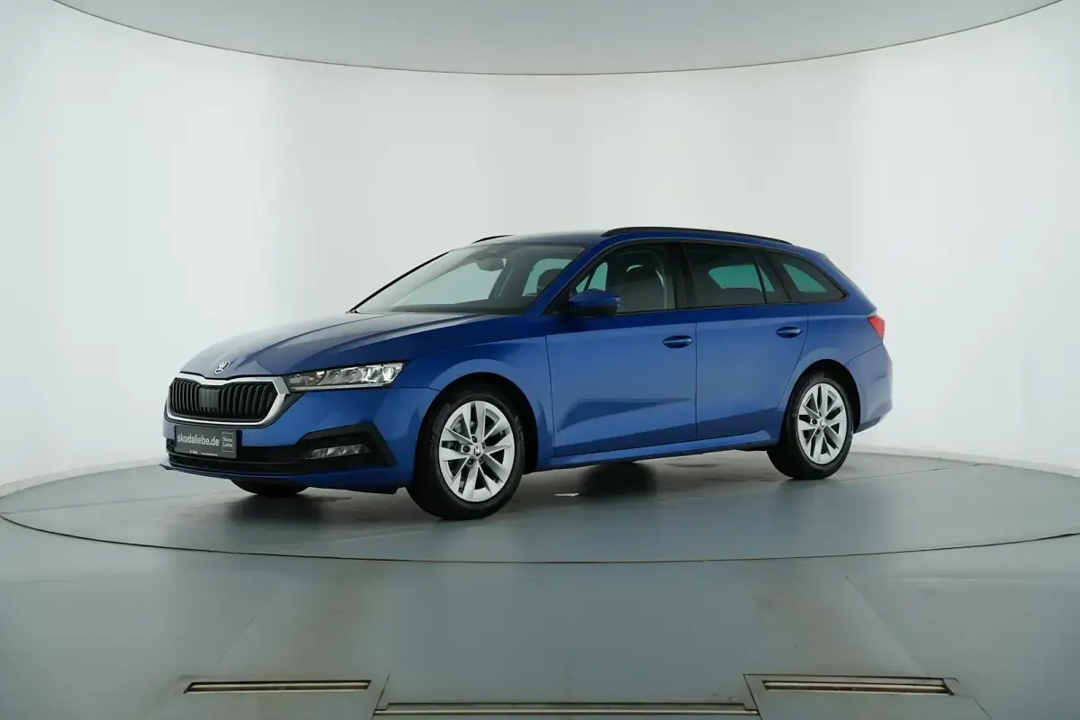 Gebraucht Skoda Octavia Ambition 150 PS (110 kW) 2023 Raceblau metallic Kombi