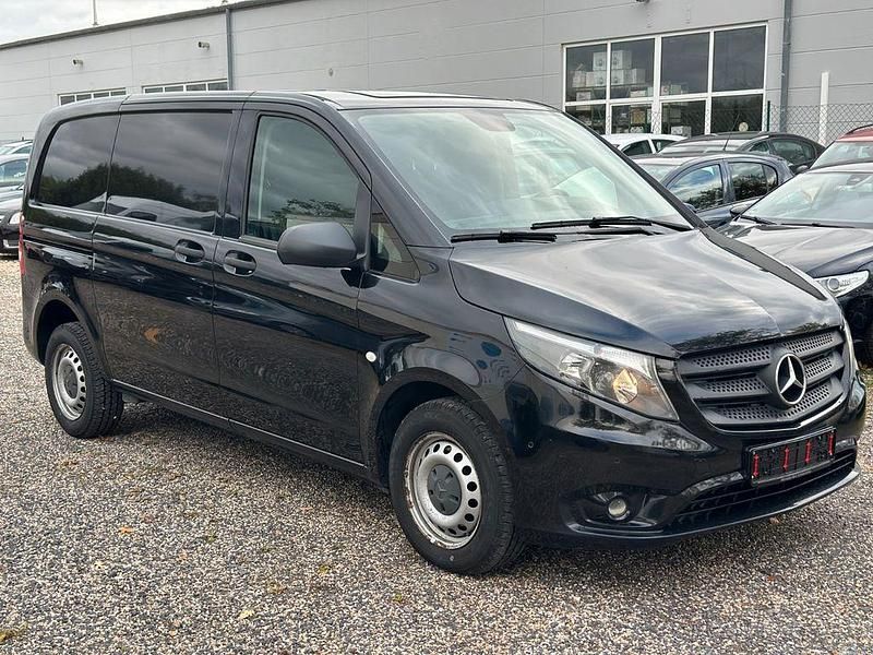Schwarz Gebraucht 2016 Mercedes Vito Van / Kleinbus | 11.990 € (Guter Preis) - Bild 1/4