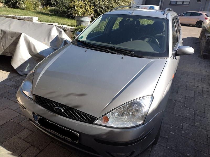 Silber Gebraucht 2004 Ford Focus Futura Kombi | 990 € (Superpreis) - Bild 1/4
