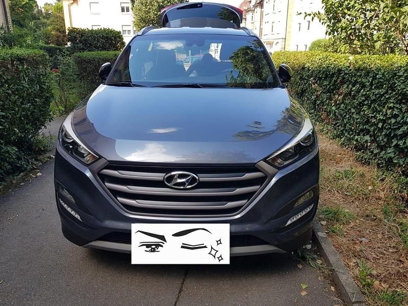 Grau Gebraucht 2018 Hyundai Tucson SUV | 14.500 € (Fairer Preis) - Bild 1/4