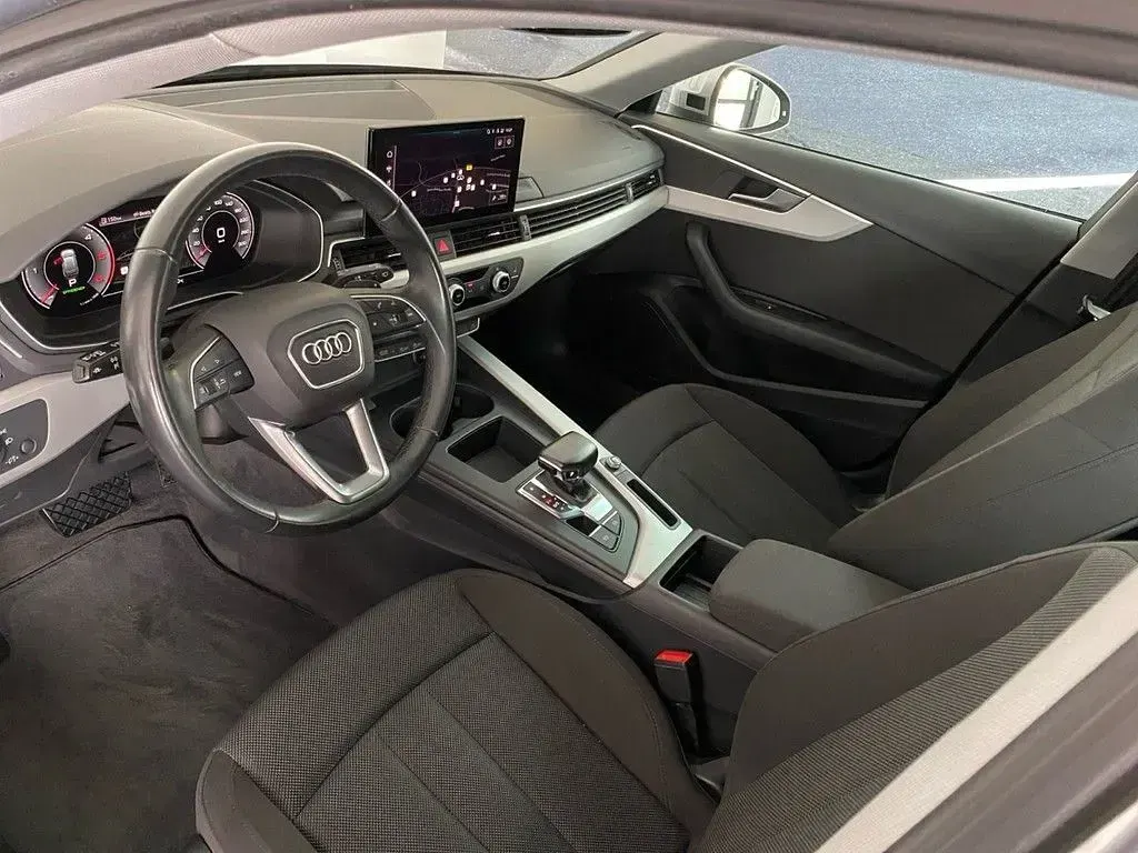 Gebraucht Audi A4 Business 204 PS (150 kW) 2023 Silber Kombi