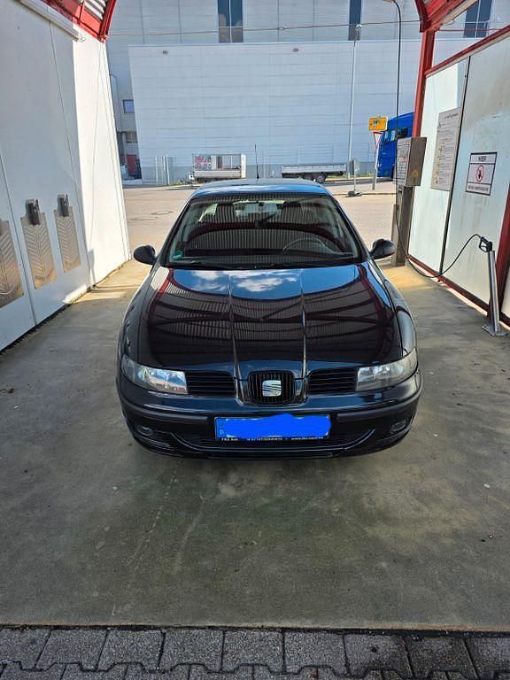 Second-hand Seat Leon 105 CP (77 kW) 2004 Negru Hatchback