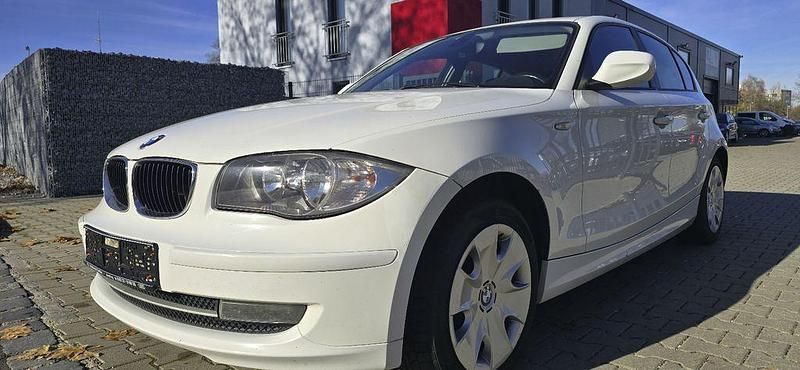 Weiß Gebraucht 2010 BMW 116 Sport Line Kleinwagen | 1.990 € (Guter Preis) - Bild 1/4