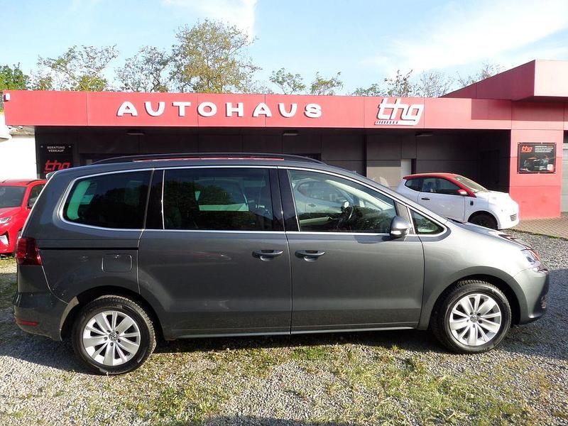 Second-hand VW Sharan 150 CP (110 kW) 2020 Gri Monovolum