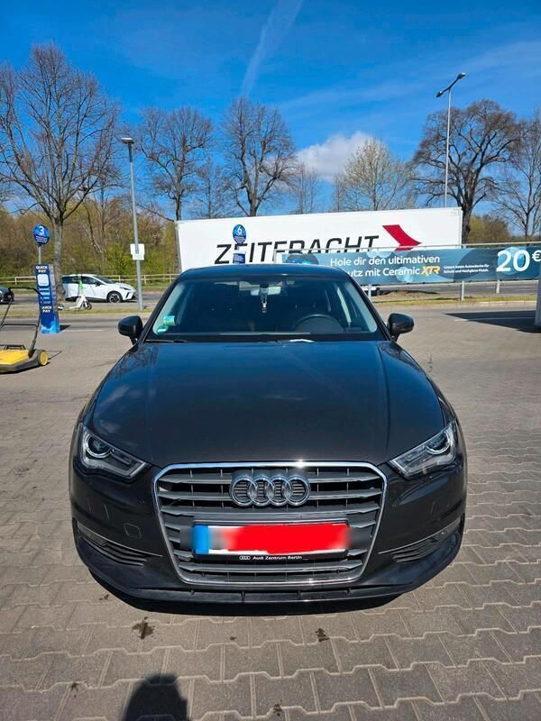 Braun Gebraucht 2016 Audi A3 Attraction Limousine | 12.500 € (Fairer Preis) - Bild 1/4