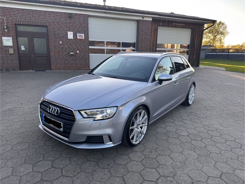 Grau Gebraucht 2018 Audi A3 Sportback Sport Limousine | 17.500 € (Guter Preis) - Bild 1/4