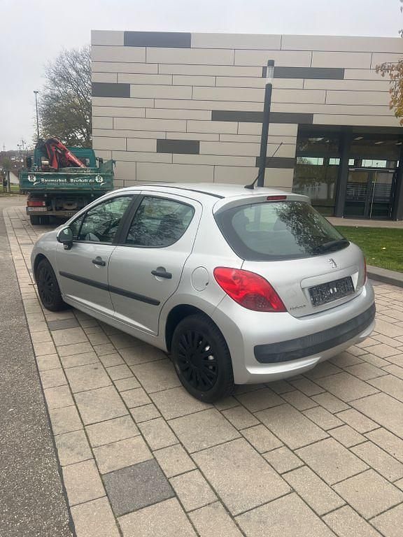 Grau Gebraucht 2007 Peugeot 207 Filou Limousine | 2.850 € (Fairer Preis) - Bild 1/4