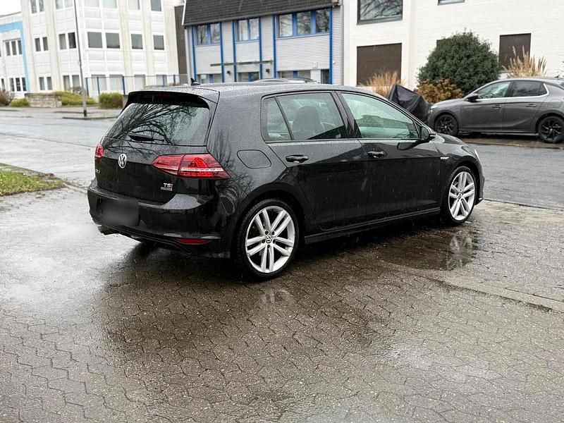 Gebraucht VW Golf VII R-line 122 PS (89 kW) 2014 Schwarz Kleinwagen