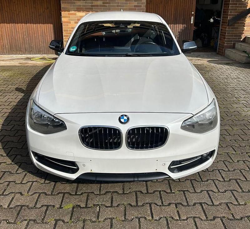Weiß Gebraucht 2012 BMW 116 Efficient Dynamics Kleinwagen | 6.000 € (Fairer Preis) - Bild 1/4