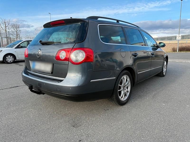 Gebraucht VW Passat 140 PS (102 kW) 2009 Blau Kombi