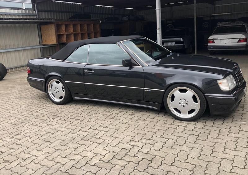 Schwarz Gebraucht 1993 Mercedes E320 AMG Cabrio | 16.900 € - Bild 1/4