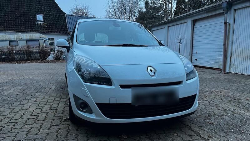 Weiß Gebraucht 2012 Renault Mégane GrandTour Kombi | 3.999 € (Fairer Preis) - Bild 1/4