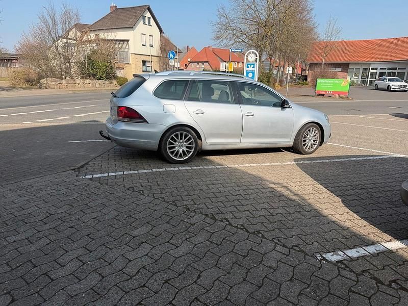 Gebraucht VW Golf VI Style 122 PS (89 kW) 2011 Grau Kleinwagen