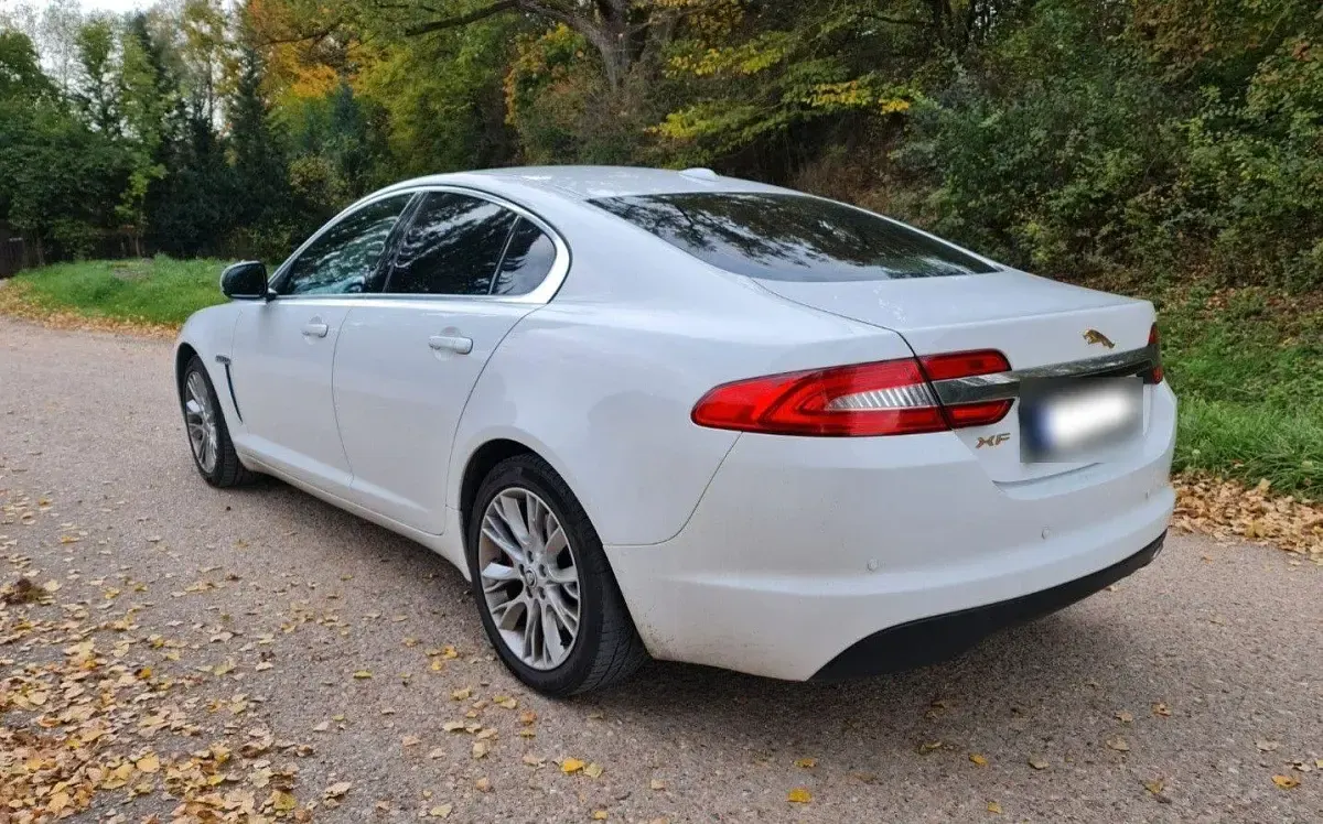 Gebraucht Jaguar XF 190 PS (139 kW) 2012 Weiß Limousine