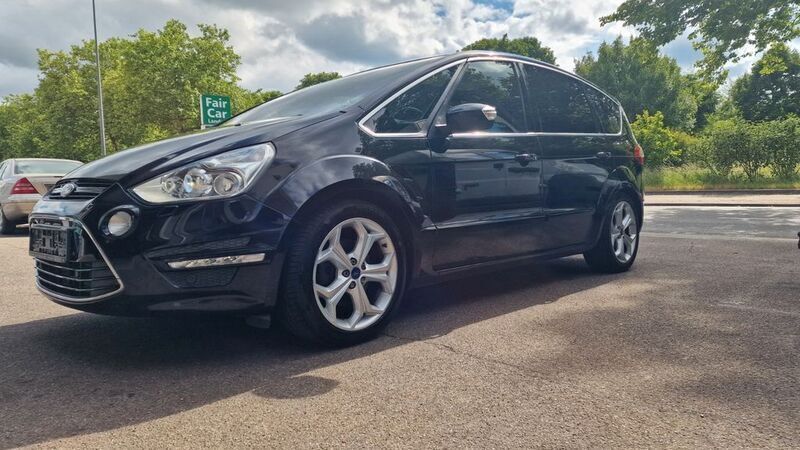 Schwarz Gebraucht 2015 Ford S-MAX Titanium S Van / Kleinbus | 9.490 € (Superpreis) - Bild 1/4