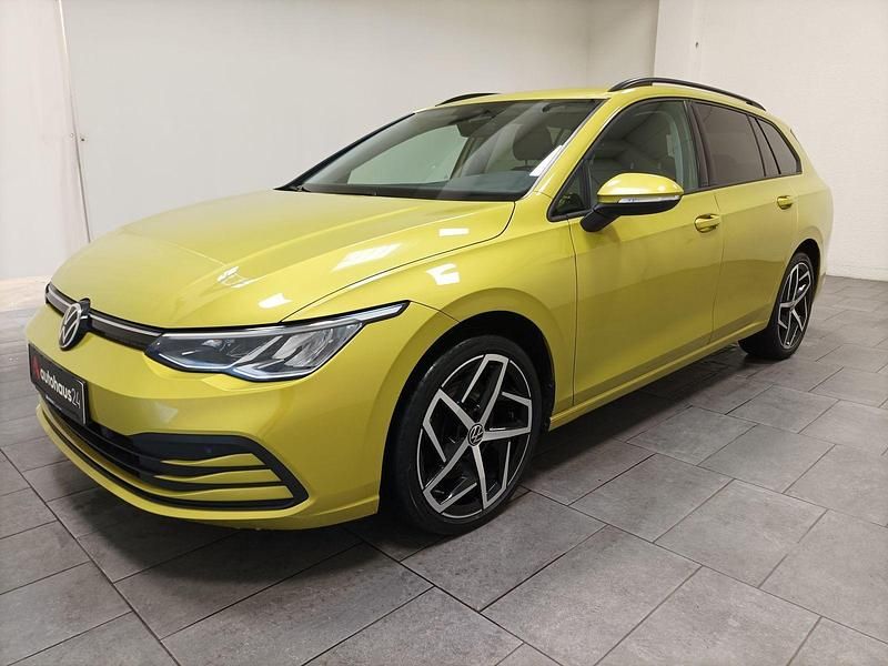 Gebraucht VW Golf VIII Life 150 PS (110 kW) 2021 Gelb Kombi