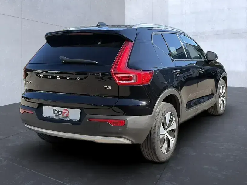 Gebraucht Volvo XC40 Core 197 PS (144 kW) 2022 Black solid (stone) / solid (schwarz) SUV