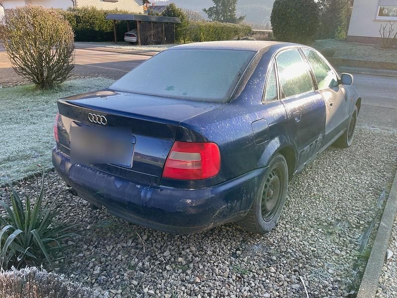 Second-hand Audi A4 125 CP (91 kW) 1998 Albastru Berlinǎ