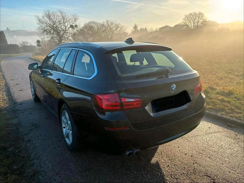 Gebraucht BMW 530 258 PS (189 kW) 2012 Schwarz Kombi