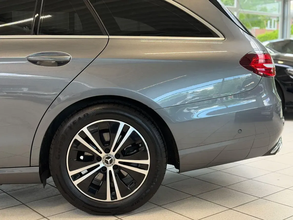 Gebraucht Mercedes E220 Avantgarde 194 PS (142 kW) 2020 Grau Kombi