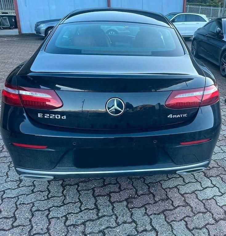 Gebraucht Mercedes E220 194 PS (142 kW) 2018 Schwarz Coupé