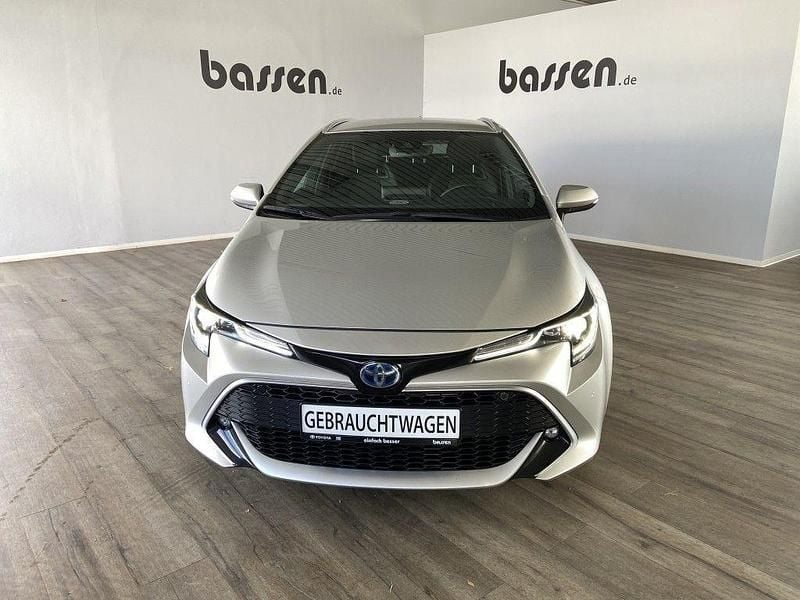Cosmicsilber metallic Gebraucht 2020 Toyota Corolla Lounge Kombi | 23.950 € (Fairer Preis) - Bild 1/4