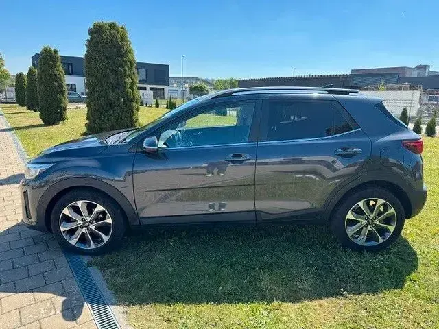 Gebraucht Kia Stonic Spirit 120 PS (88 kW) 2019 Grau SUV