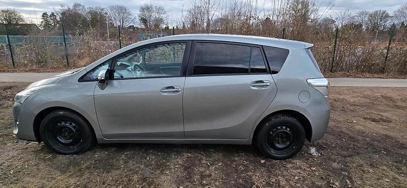 Gebraucht Toyota Verso 124 PS (91 kW) 2013 Grau Van / Kleinbus