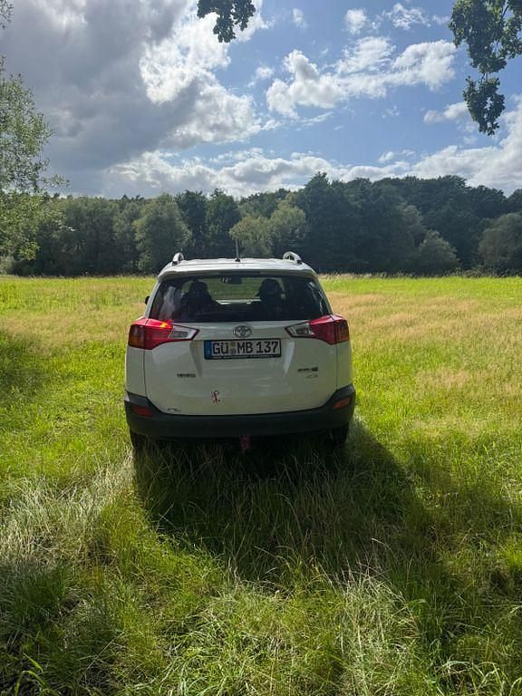 Weiß Gebraucht 2014 Toyota RAV4 Edition SUV | 9.100 € (Fairer Preis) - Bild 1/4