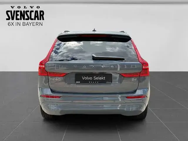 Gebraucht Volvo XC60 Core 145 PS (106 kW) 2022 SUV